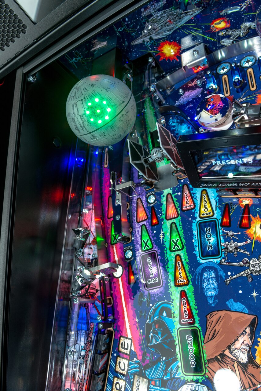 Star Wars Comic Art Pro Pinball Machine detail 8